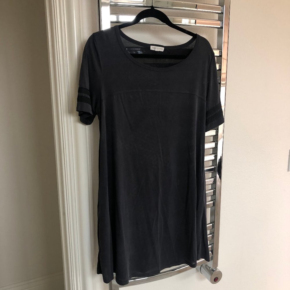 Socialite Grey T-Shirt Dress w/Pockets - Size L